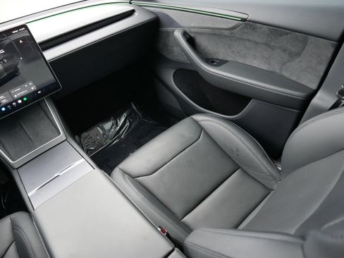 Used 2026 Tesla Model Y AWD image 11