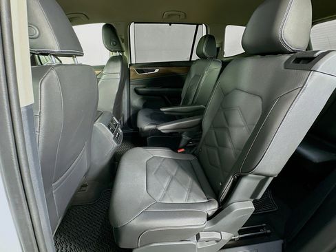 Used 2024 Volkswagen Atlas SE FWD image 9
