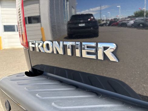 Used 2021 Nissan Frontier SV AWD/4WD image 11
