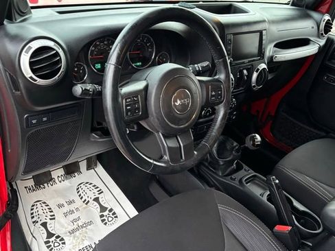 Used 2014 Jeep Wrangler Unlimited Rubicon w/ Connectivity Group image 11