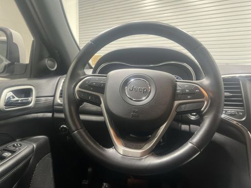 Used 2021 Jeep Grand Cherokee Laredo AWD/4WD image 14
