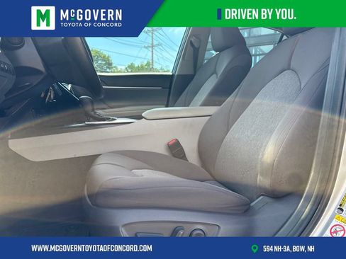 Used 2018 Toyota Camry LE FWD image 12