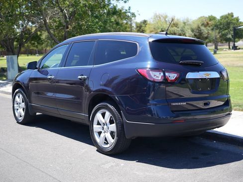 Used 2017 Chevrolet Traverse LT w/ Style and Technology Package FWD image 6