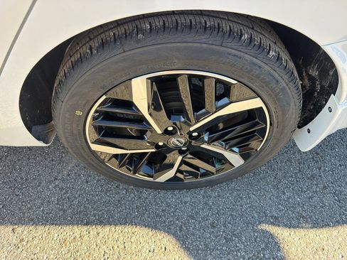 New 2025 Nissan Versa SR w/ Trunk Package image 23