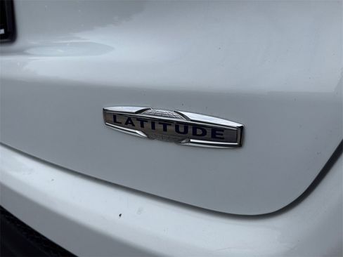 Certified 2024 Jeep Compass Latitude image 16