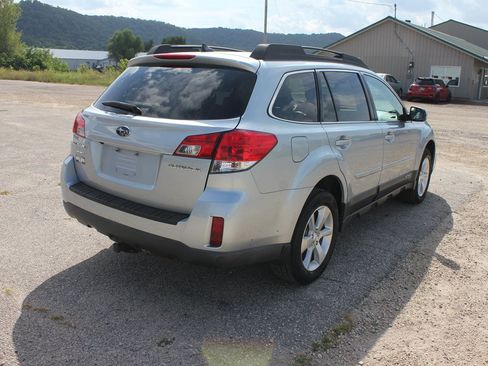 Used 2013 Subaru Outback 2.5i Limited AWD/4WD image 5