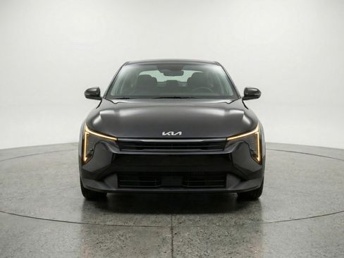 Used 2025 Kia K4 LXS image 2
