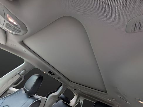 Used 2022 Chrysler Pacifica Limited FWD image 21