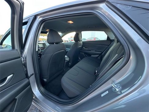 Used 2023 Hyundai Elantra Blue image 18