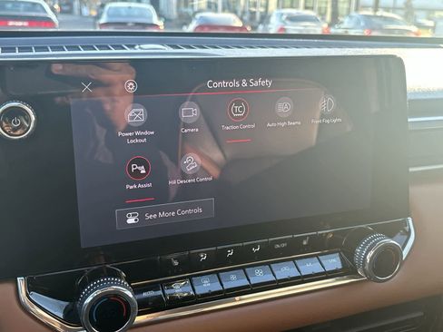 Used 2024 GMC Canyon AT4 w/ Technology Package image 17