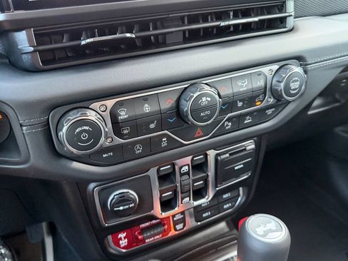 New 2026 Jeep Wrangler Unlimited Rubicon AWD/4WD image 13