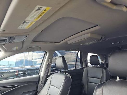Used 2019 Honda Pilot Touring image 6