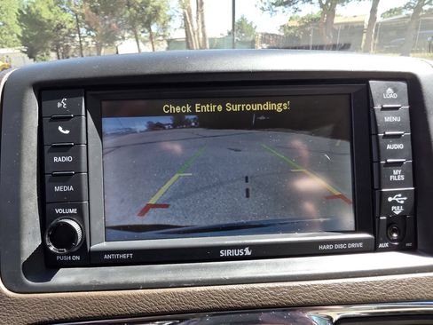 Used 2015 Chrysler Town & Country Touring FWD image 26