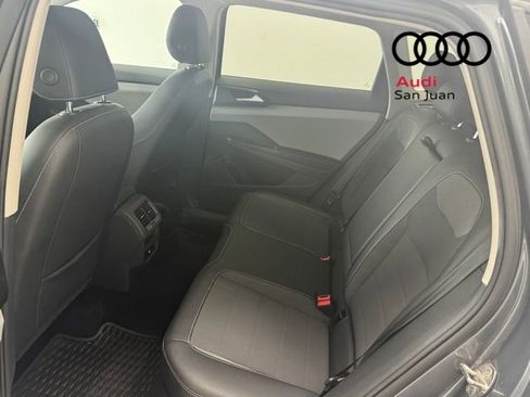 Used 2022 Volkswagen Taos SE w/ Panoramic Sunroof Package FWD image 23