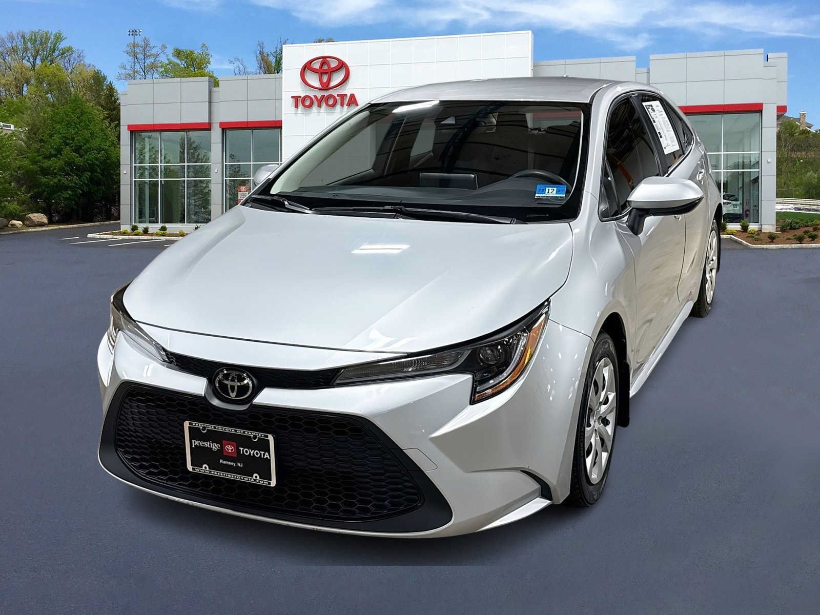 Used 2021 Toyota Corolla LE w/ Carpet Mat Package (TMS) FWD image 1