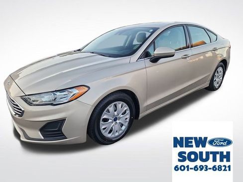 Used 2019 Ford Fusion S image 2