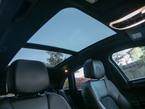 Used 2018 Porsche Macan Sport Edition image 33