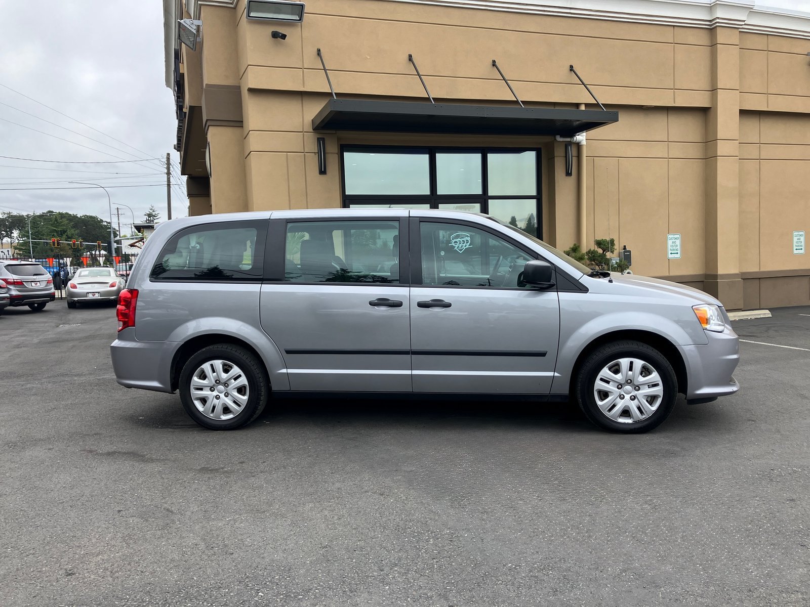 Used 2014 Dodge Grand Caravan American Value Package FWD image 9