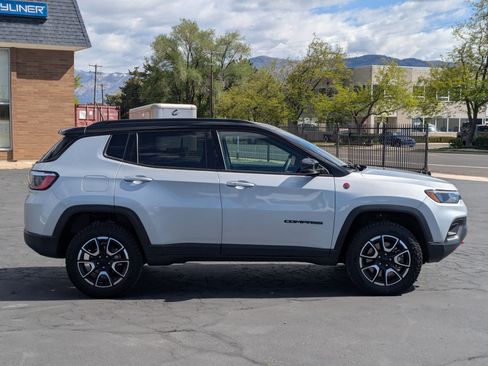 Used 2024 Jeep Compass Trailhawk AWD/4WD image 2