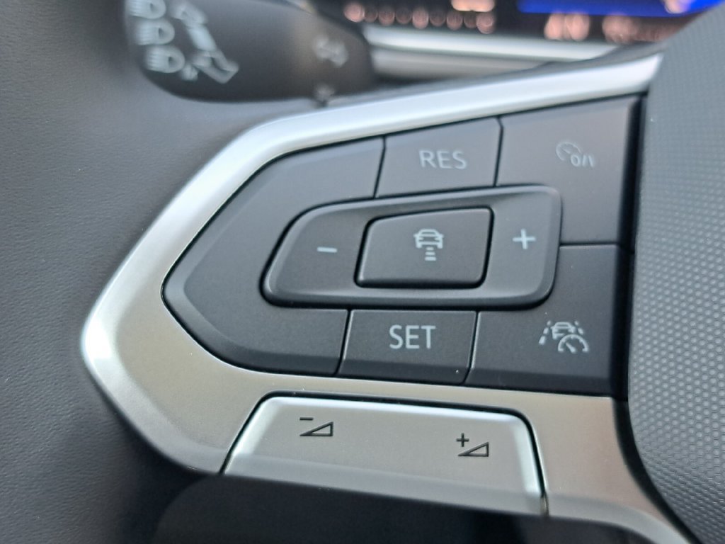 New 2026 Volkswagen Taos SE FWD image 14