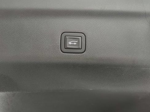 Used 2025 Chevrolet Tahoe Premier RWD image 36