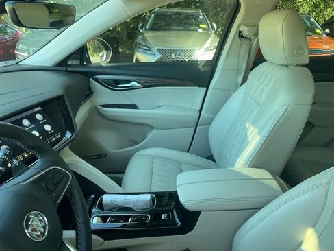 Used 2022 Buick Envision Avenir w/ Technology Package II FWD image 9