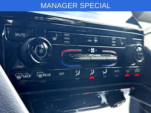 Used 2024 Jeep Grand Cherokee L Laredo AWD/4WD image 22