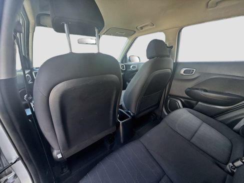 Used 2021 Hyundai Venue SE FWD image 21