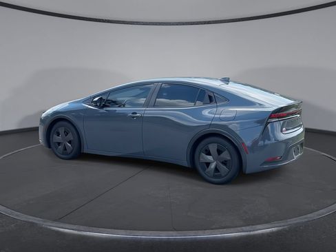 Used 2024 Toyota Prius LE FWD image 6