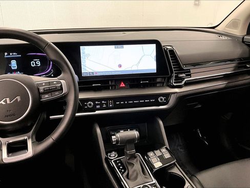 Used 2024 Kia Sportage EX FWD image 7