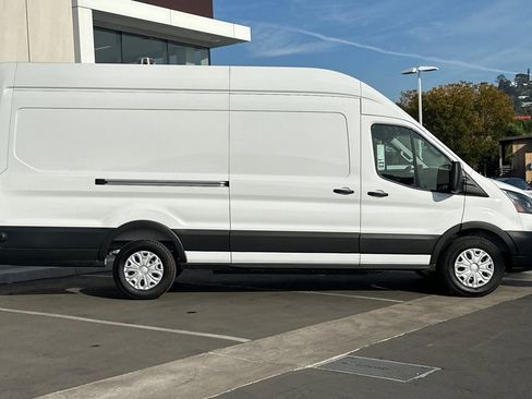 New 2026 Ford E-Transit 148 High Roof Extended RWD image 2
