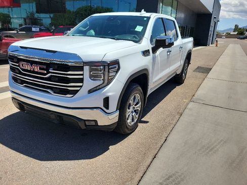 Used 2025 GMC Sierra 1500 SLT AWD/4WD image 3