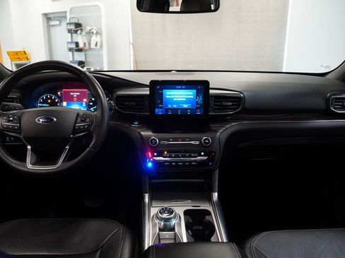 Used 2020 Ford Explorer Limited w/ Class III Trailer Tow Package image 10