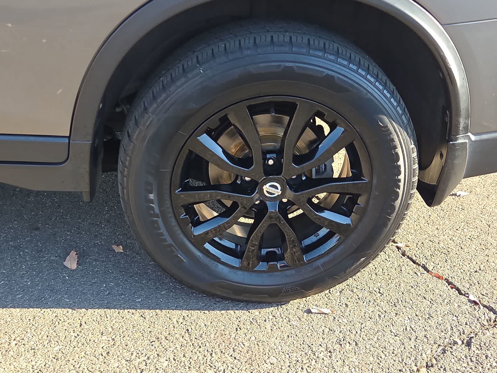 Used 2017 Nissan Rogue SV w/ Midnight Edition AWD/4WD image 16