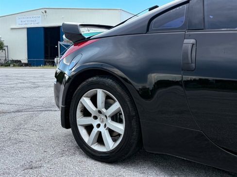 Used 2005 Nissan 350Z Enthusiast w/ (K96) Aerodynamics Pkg image 11