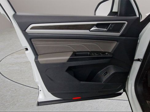 Used 2021 Volkswagen Atlas SE w/ Panoramic Sunroof Package image 28