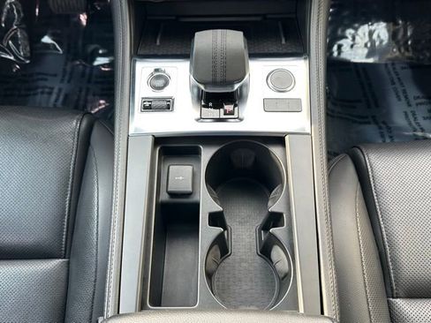 Used 2022 Jaguar F-PACE S image 37