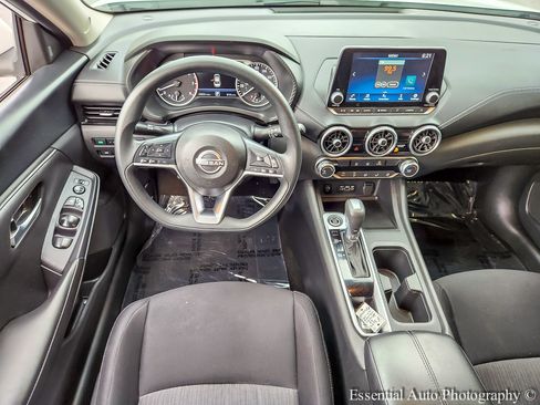 Used 2024 Nissan Sentra SV FWD image 11