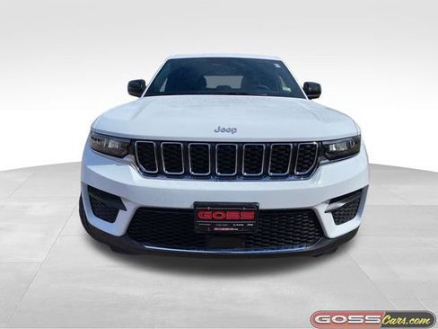 New 2026 Jeep Grand Cherokee Laredo image 2