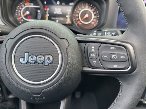 Used 2025 Jeep Wrangler Sport S image 38