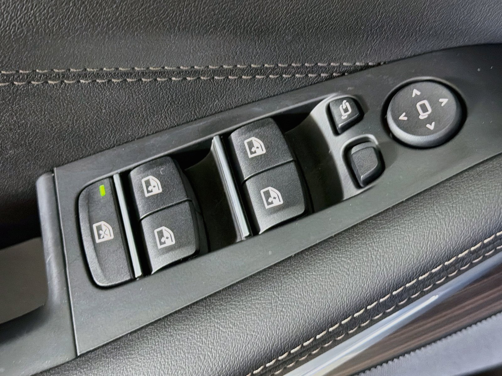 Used 2026 BMW X5 sDrive40i w/ Premium Package RWD image 18