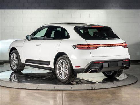 Used 2025 Porsche Macan AWD/4WD image 3
