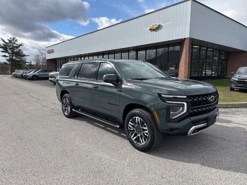New 2026 Chevrolet Suburban Z71 w/ Z71 Off-Road Package AWD/4WD image 3