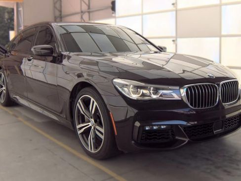 Used 2019 BMW 750i xDrive w/ Autobahn Package AWD/4WD image 2