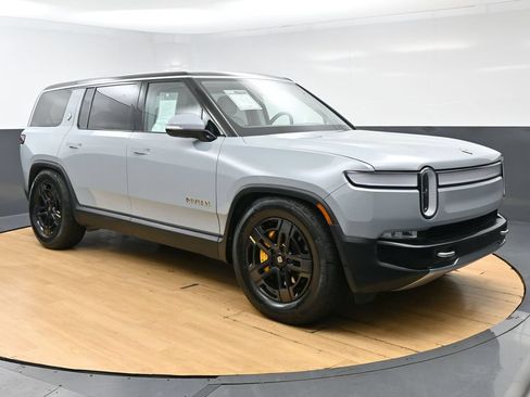 Used 2023 Rivian R1S Adventure AWD/4WD image 2
