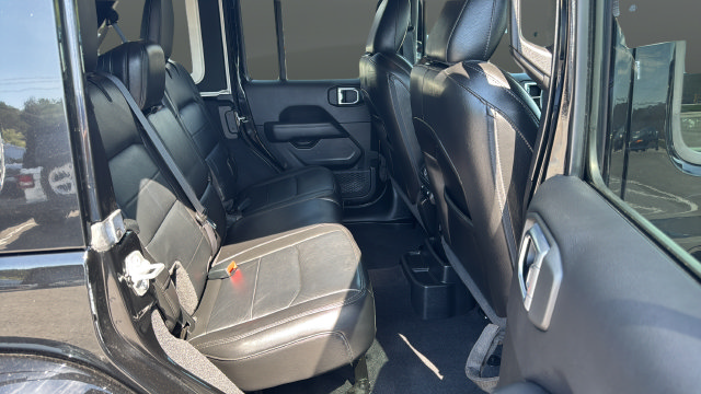 Used 2023 Jeep Wrangler Unlimited Sahara AWD/4WD image 26