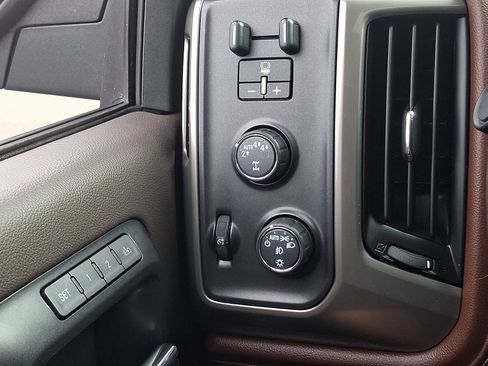 Used 2018 Chevrolet Silverado 1500 High Country AWD/4WD image 25