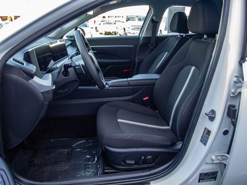 Used 2025 Hyundai Sonata SEL FWD image 13