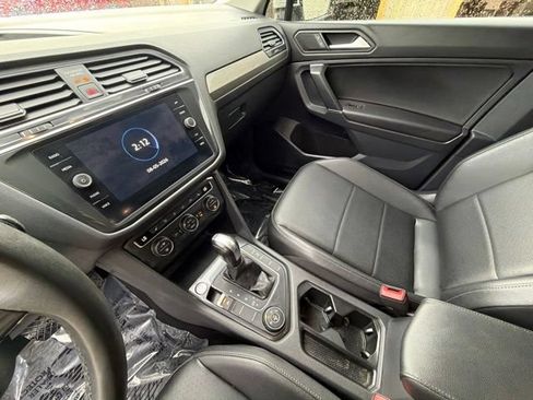 Used 2020 Volkswagen Tiguan SE AWD/4WD image 23