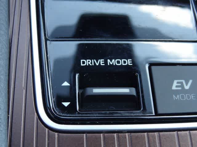 Used 2024 Toyota Sienna XLE FWD image 36